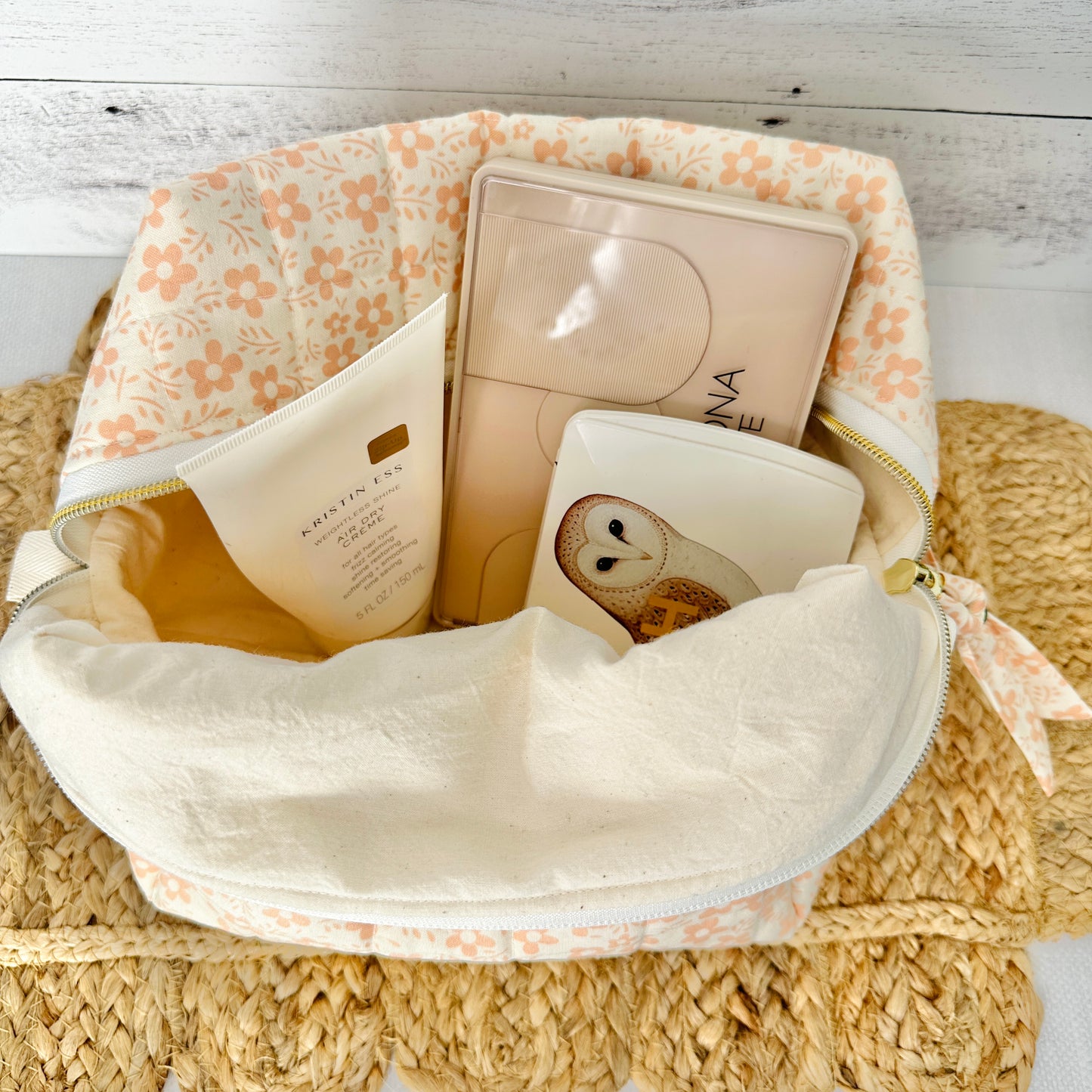 Ivory with Peach Daisy