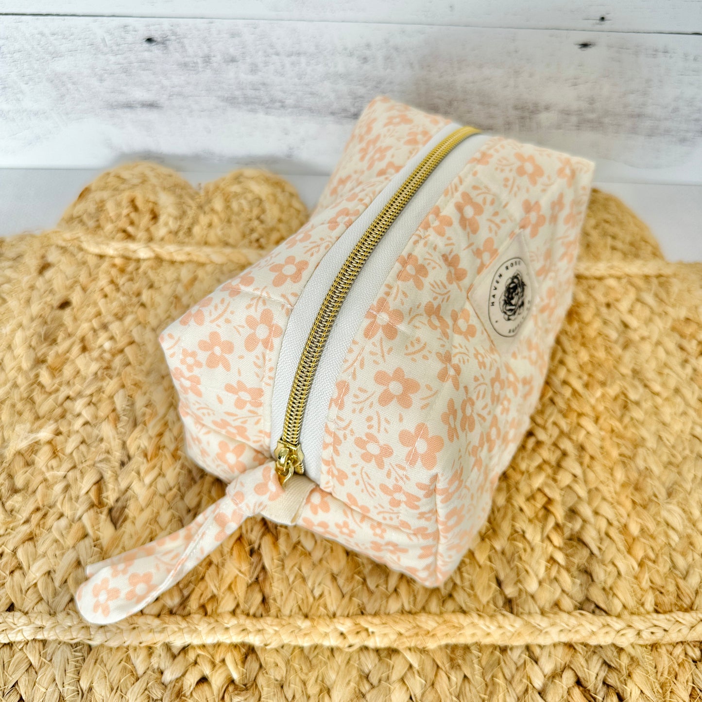 Ivory with Peach Daisy