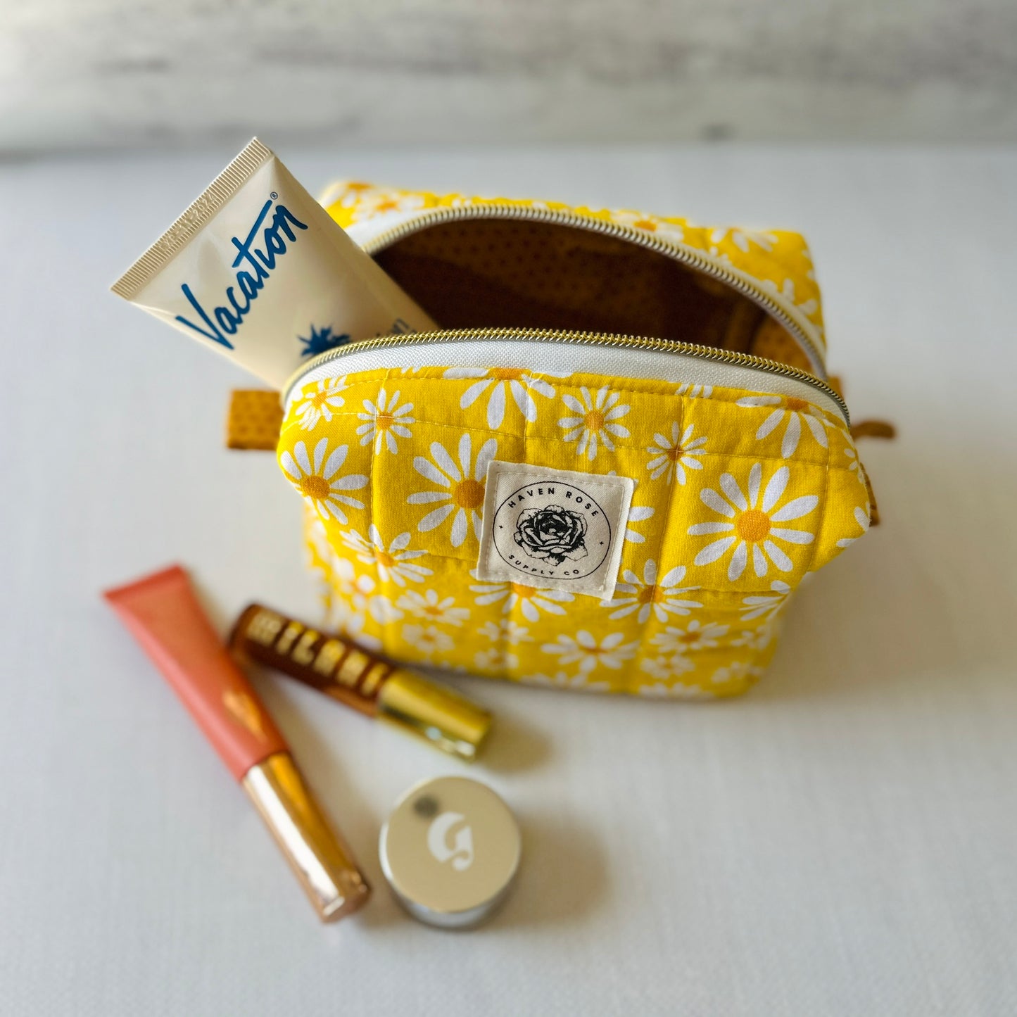 Elevated Essentials Quilted Bag - Classic Daisy
