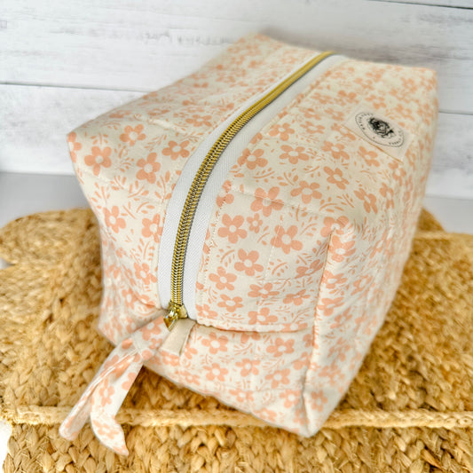 Ivory with Peach Daisy