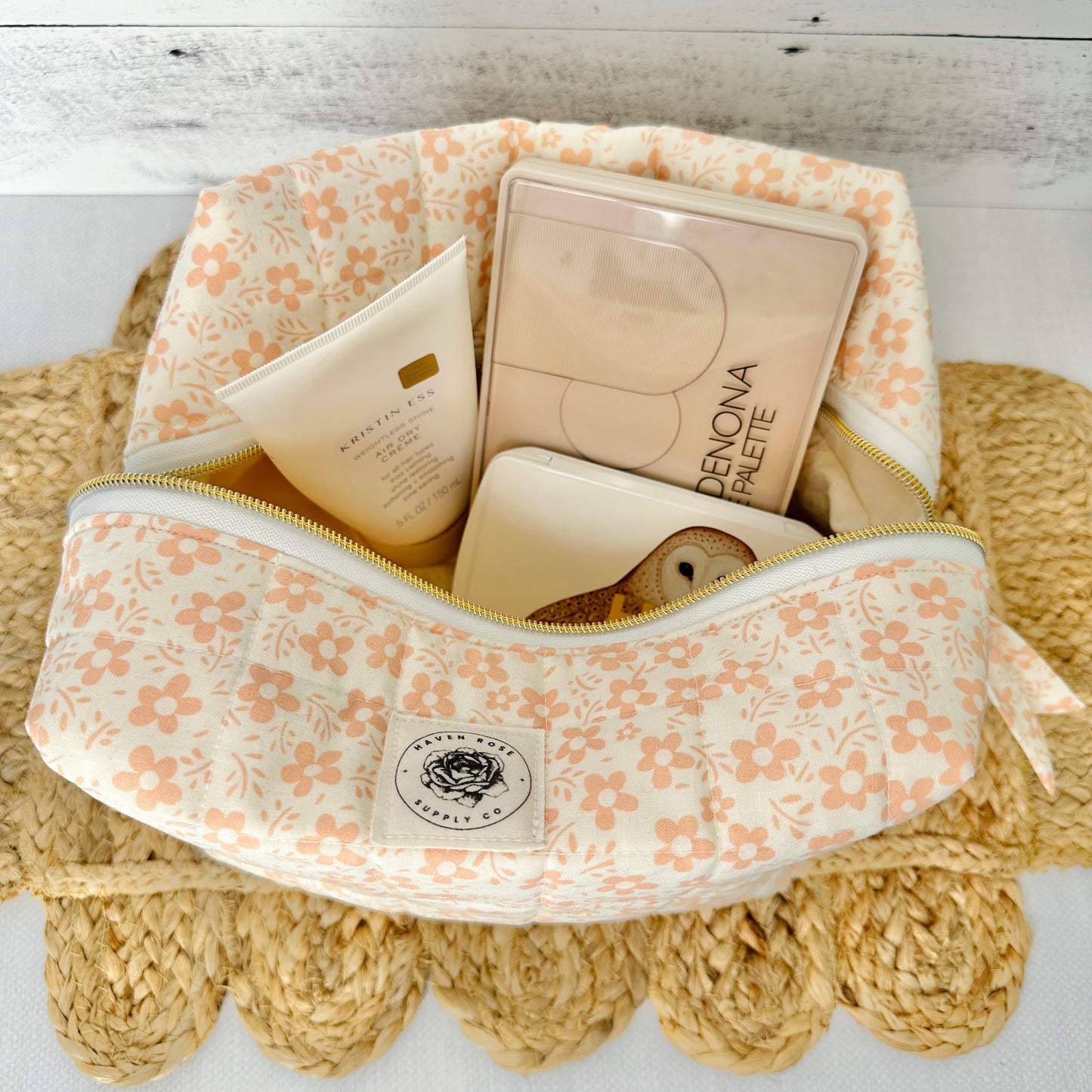 Ivory with Peach Daisy