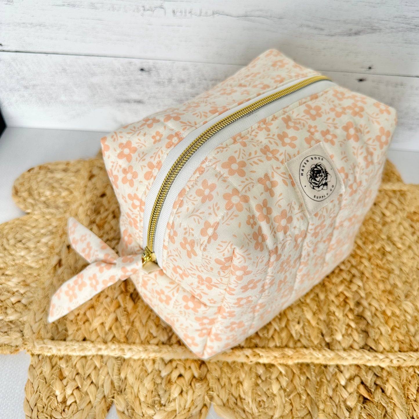 Ivory with Peach Daisy