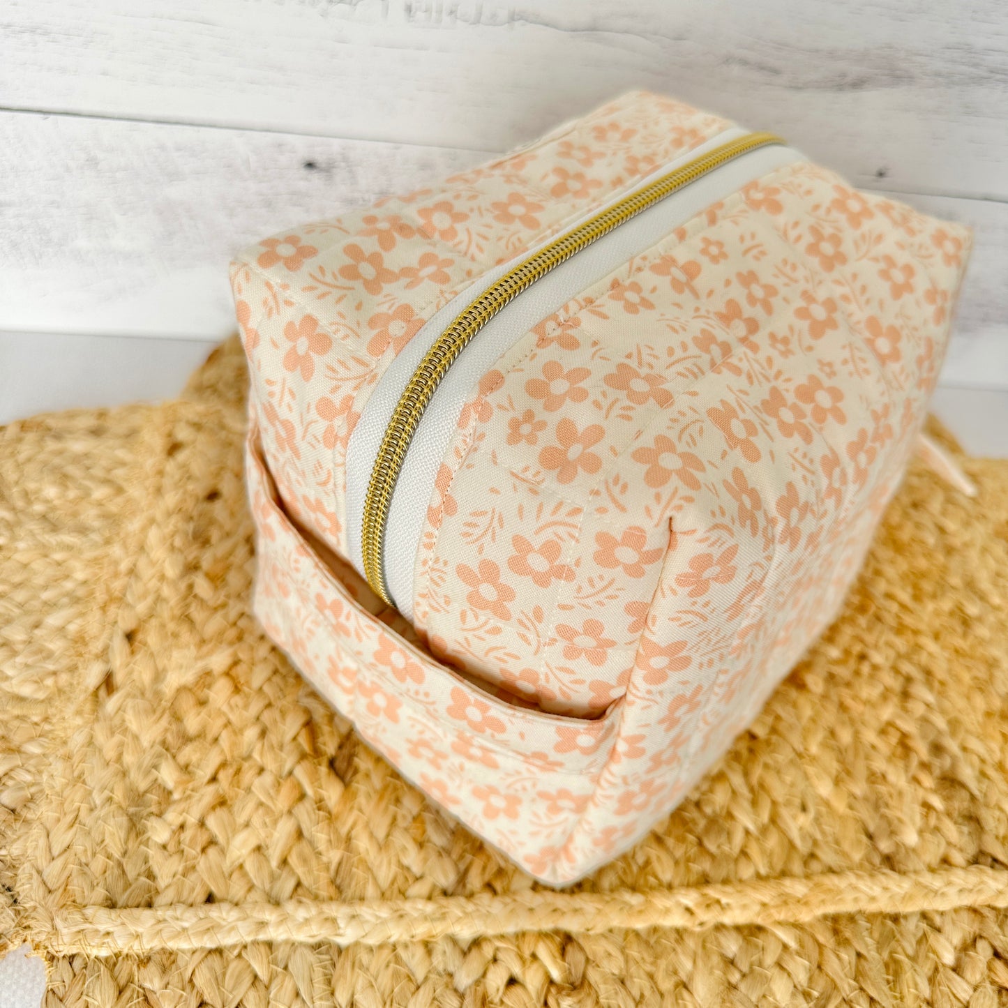 Ivory with Peach Daisy