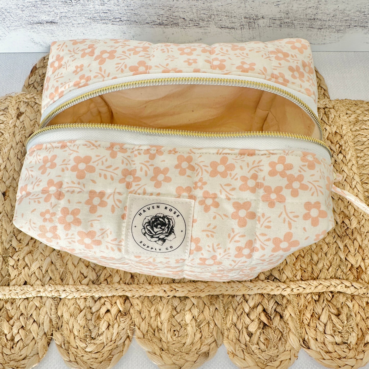 Ivory with Peach Daisy