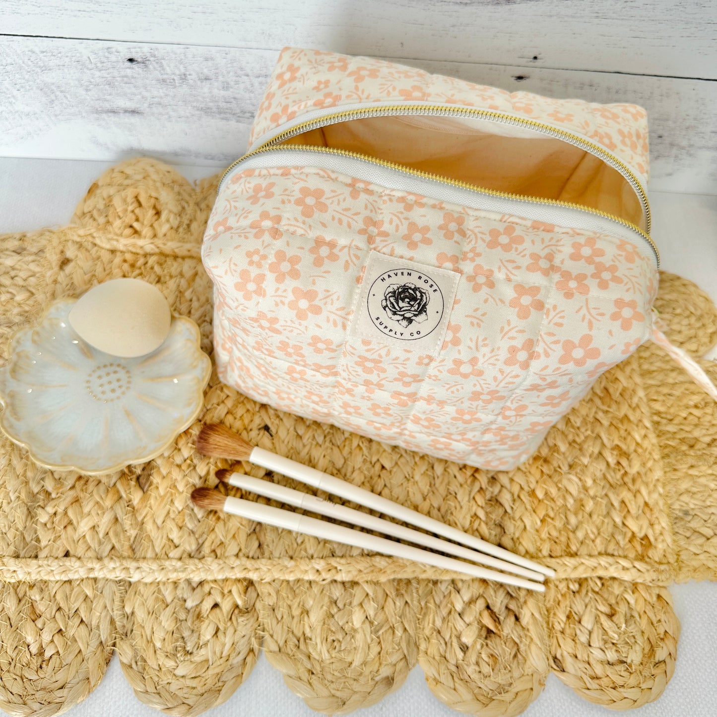 Ivory with Peach Daisy