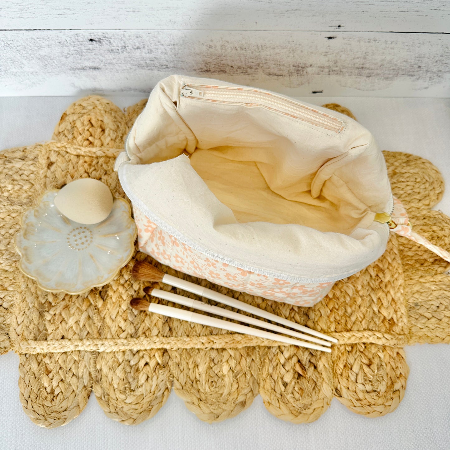 Ivory with Peach Daisy