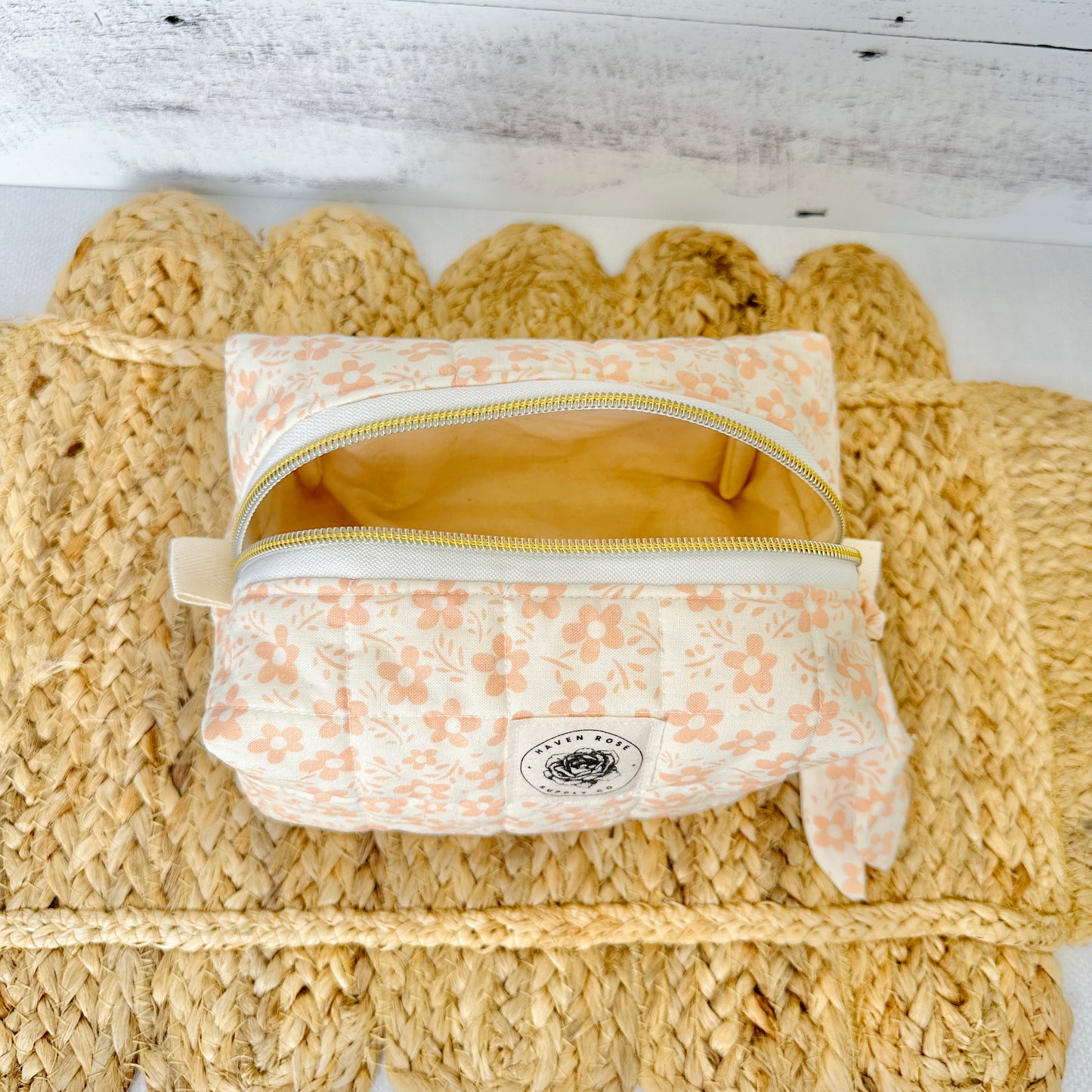 Ivory with Peach Daisy