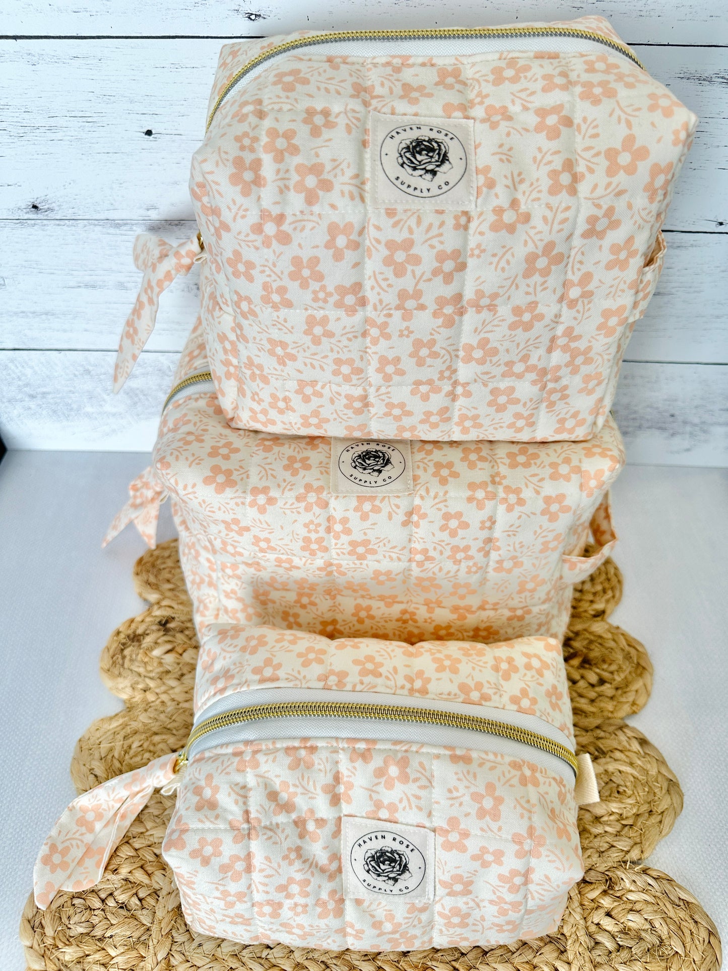 Ivory with Peach Daisy
